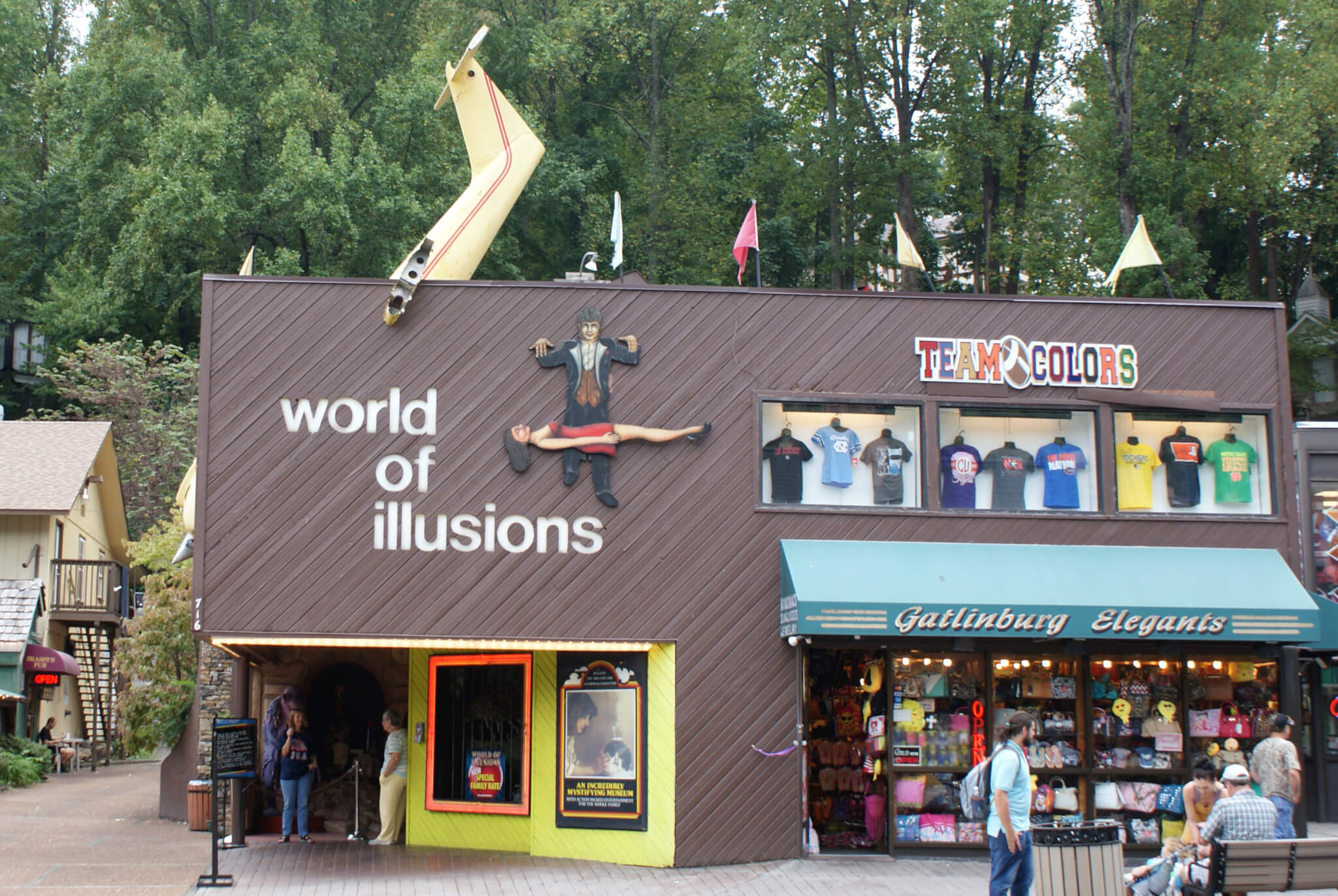 Worlds-of-Illusions-Photo-Credt-trekkie313.jpg